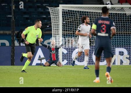 Neymar da Silva Santos Junior - Neymar Jr (PSG) reagierte auf Octavio Henrique Passos Santos (Girondins de Bordeaux) Fouls der Spieler Neymar da Silva Santos Junior - Neymar Jr (PSG) während der französischen Meisterschaft Ligue 1 Fußballspiel zwischen Paris Saint-Germain und Girondins de Bordeaux am 28. November, 2020 im Stadion Parc des Princes in Paris, Frankreich - Foto Stephane Allaman / DPPI Stockfoto