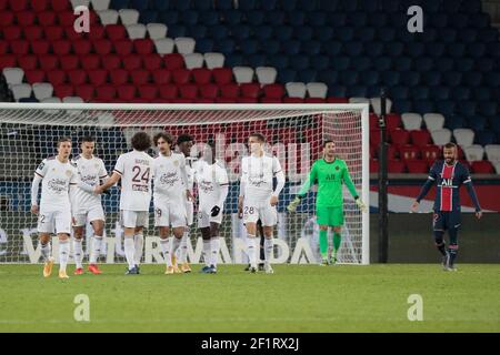 Yacine ADLI (Girondins de Bordeaux) erzielte ein Tor, Feier mit Paul BAYSSE (Girondins de Bordeaux), Youssouf SABALY (Girondins de Bordeaux), Hatem BEN ARFA (Girondins de Bordeaux), Nicolas DE PREVILLE (Girondins de Bordeaux), Remi OUDIN (Girondins de Bordeaux), Sergio Rico (PSG) enttäuscht von Rafael ALCANTARA DO NASCIMENTO (PSG) während der französischen Meisterschaft Ligue 1 Fußballspiel zwischen Paris Saint-Germain und Girondins de Bordeaux am 28. November 2020 im Parc des Princes Stadion in Paris, Frankreich - Foto Stephane Allaman / DPPI Stockfoto