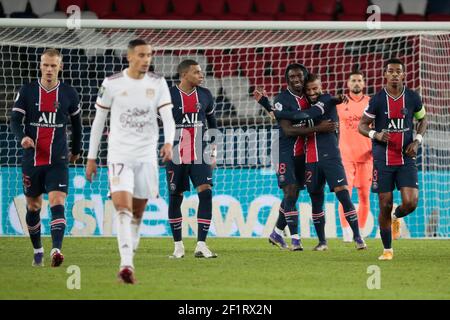 Bioty Moise KEAN (PSG) erzielte ein Tor, Feier mit Rafael ALCANTARA DO NASCIMENTO (PSG), Kylian Mbappe (PSG), Fresnel Kimpembe (PSG), Mehdi ZERKANE (Girondins de Bordeaux), Mitchel BAKKER (PSG) während der französischen Meisterschaft Ligue 1 Fußballspiel zwischen Paris Saint-Germain und Girondins de Bordeaux am 28. November, 2020 im Stadion Parc des Princes in Paris, Frankreich - Foto Stephane Allaman / DPPI Stockfoto