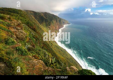 Blick auf die Landschaft von Ponta do Pargo Leuchtturm Stockfoto