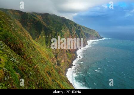 Blick auf die Landschaft von Ponta do Pargo Leuchtturm Stockfoto