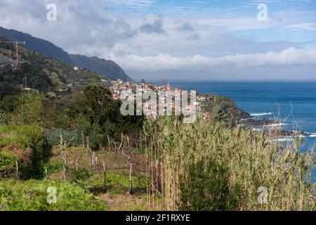 Blick auf Seixal vom Bridal Veil Falls VÃ©U da noiva miradouro Aussichtspunkt in Madeira, Portugal Stockfoto