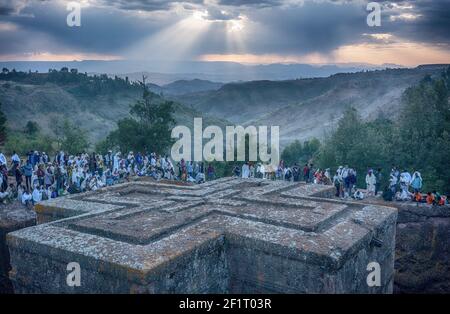 Kirche von Saint George während Weihnachten bei Sonnenuntergang in Lalibela, Äthiopien. Stockfoto