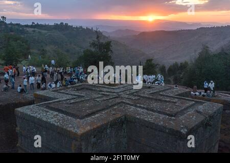 Kirche von Saint George während Weihnachten bei Sonnenuntergang in Lalibela, Äthiopien. Stockfoto