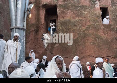 Pilger in der St. Emmanuel Kirche während Gena, dem äthiopisch-orthodoxen Weihnachtsfest in Lalibela, Äthiopien, Stockfoto