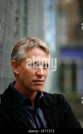 GARY LINEKER BEI FITZROVIA,EIN JUGENDPROJEKT IN CAMDEN,29/4/04 PILSTON Stockfoto