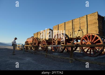 20 Mule Team Mining Carts in den Harmony Borax Werken, Death Valley, Kalifornien Stockfoto