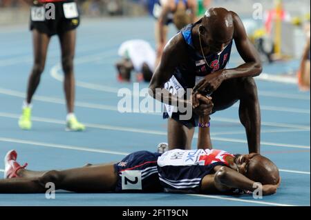 LEICHTATHLETIK - IAAF WELTMEISTERSCHAFTEN 2011 - DAEGU (KOR) - TAG 9 - 04/09/2011 - FOTO : STEPHANE KEMPINAIRE / KMSP / DPPI - 5000 M - MÄNNER - FINALE - SIEGER - GOLDMEDAILLE - MO FARAH (GBR) - SILBERMEDAILLE - BERNARD LAGAT (USA) Stockfoto