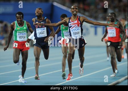 LEICHTATHLETIK - IAAF WELTMEISTERSCHAFTEN 2011 - DAEGU (KOR) - TAG 9 - 04/09/2011 - FOTO : STEPHANE KEMPINAIRE / KMSP / DPPI - 5000 M - MÄNNER - FINALE - SIEGER - GOLDMEDAILLE - MO FARAH (GBR) - SILBERMEDAILLE - BERNARD LAGAT (USA) Stockfoto