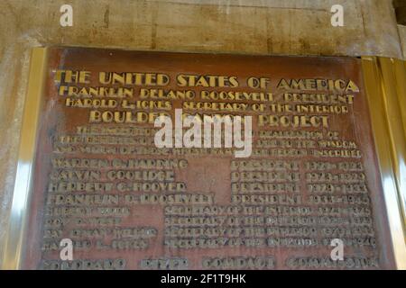 Bronzetafel zu Ehren der US-Regierung für den Bau des Hoover Dam, Arizona, Nevada, USA Stockfoto