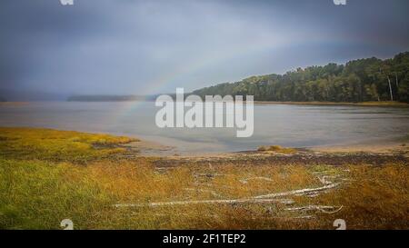 Blick auf die Küste des Forillon National Park an einem bewölkten Tag, Provinz Quebec, Kanada Stockfoto