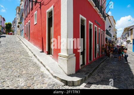 Farbenfrohe Kolonialhäuser im historischen Viertel Pelourinho. Salvador, Bahia, Brasilien Stockfoto