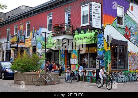 Saint Laurent Boulevard, Montreal, Kanada, Kanada, Kanada, Provinz, Quebec.( Restaurants, Bars, überschwänglich, eklektisch und multikulturell Mischung von Dingen zu sehen und zu tun, drinnen und draußen, zu jeder Zeit des Tages. Nachtleben entspannte Braukneipen, trendige Clubs, freche Cabarets, Karaoke-Bars, Tanzhallen und Divebars. ) Stockfoto