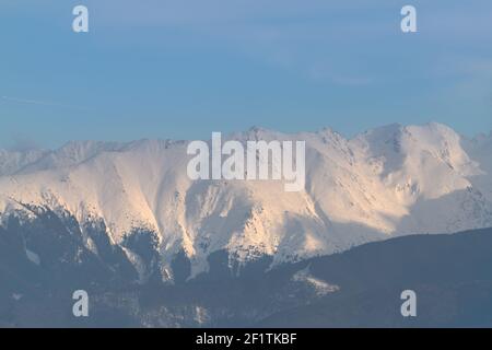 Berggipfel im Schnee bedeckt, Fagaras Berge Gipfel, Negoiu Gipfel, Berge Blick im Schnee bedeckt Stockfoto