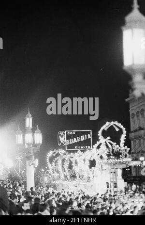 Carnaval, Havanna, Havanna (Kuba : Provinz), Havanna (Kuba), Kuba, 1964. Aus der Sammlung Deena Stryker Photographs. ()