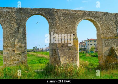 Historische Sehenswürdigkeit Kamares Aqueduct Ansicht, Larnaca, Zypern Stockfoto