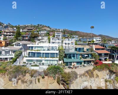 Luftaufnahme der Küstenstadt Laguna Beach wohlhabende Villen auf der Klippe, Kalifornien Stockfoto