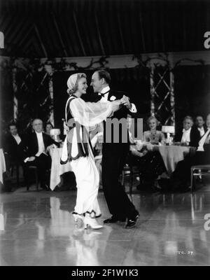 FRED ASTAIRE UND GINGER ROGERS TANZEN IN DER GESCHICHTE VON VERNON UND IRENE CASTLE 1939 REGISSEUR H.C. POTTER RKO Radio Pictures Stockfoto