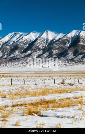 Schneebedeckte Bergkette Sangre de Cristo; San Luis Valley; Central Colorado; USA Stockfoto