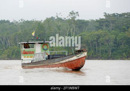 Frachtschiff Amazonas auf dem Rio Napo, Orellana, Ecuador Stockfoto