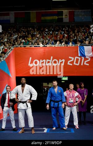 LONDON OLYMPIC GAMES 2012 - EXCEL , LONDON (DE) - 03/08/2012 - FOTO : VINCENT CURUTCHET / KMSP / DPPIJUDO - MÄNNER ÜBER 100KG - TEDDY RINER (FRA) / GEWINNER GOLDMEDAILLE SEIN TRAINER BENOIT CAMPARGUE UND ALEXANDER MIKHAYLIN (RUS) SILBERMEDAILLE Stockfoto