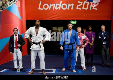 LONDON OLYMPIC GAMES 2012 - EXCEL , LONDON (DE) - 03/08/2012 - FOTO : VINCENT CURUTCHET / KMSP / DPPIJUDO - MÄNNER ÜBER 100KG - TEDDY RINER (FRA) / GEWINNER GOLDMEDAILLE SEIN TRAINER BENOIT CAMPARGUE UND ALEXANDER MIKHAYLIN (RUS) SILBERMEDAILLE Stockfoto