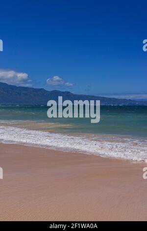 Wellen am Strand, Baldwin Beach Park - Paia, Maui, Hawaii, USA Stockfoto