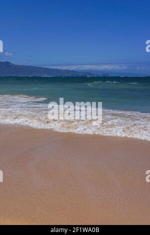 Wellen am Strand, Baldwin Beach Park - Paia, Maui, Hawaii, USA Stockfoto