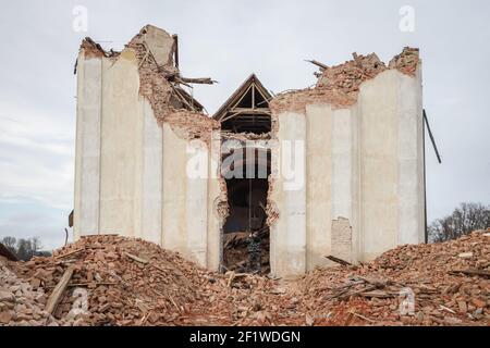 Folgen des gestrigen Erdbebens im Dorf Zazina. Ein starkes Erdbeben traf Kroatien gestern, das Epizentrum des Erdbebens der Stärke 6,2 Stockfoto