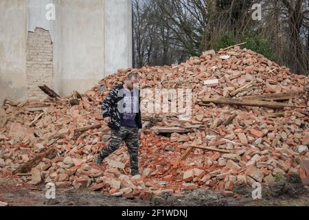 Folgen des gestrigen Erdbebens im Dorf Zazina. Ein starkes Erdbeben traf Kroatien gestern, das Epizentrum des Erdbebens der Stärke 6,2 Stockfoto