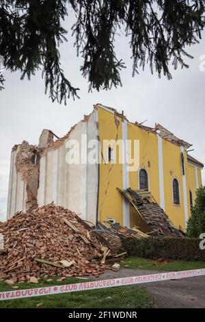 Folgen des gestrigen Erdbebens im Dorf Zazina. Ein starkes Erdbeben traf Kroatien gestern, das Epizentrum des Erdbebens der Stärke 6,2 Stockfoto