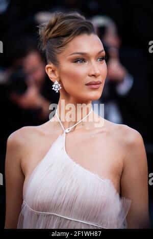 Cannes, Den France,16th. Mai 2019. Bella Hadid nimmt an der Vorführung von "Rocket man" während der Filmfestspiele von Cannes 72nd Teil. Quelle: Scott Garfitt /Alamy Live News Stockfoto