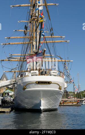 Sternansicht des USCG Eagle, einer dreimastigen Segelbarke, die im Victoria Harbour für das Tall Ships Festival angedockt ist. Victoria, British Columbia, Kanada Stockfoto