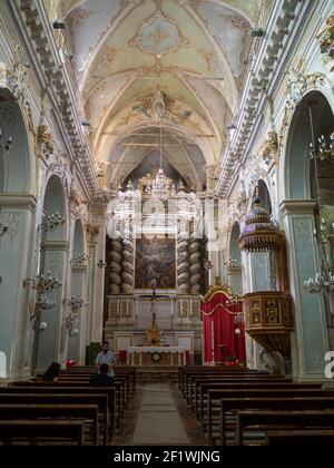 Innenraum der Basilika San Paolo, Palazzolo Acreide Stockfoto