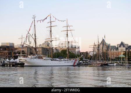 Die USCG Eagle ist eine dreimastige Segelbarke mit 21.350 Quadratfuß Segel. Es ist Heimat ported an der Coast Guard Academy in New London, Connectic Stockfoto