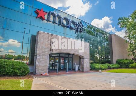 Gwinnett County, GA / USA - 05 25 20: Eingang von Macy's in der Gwinnett Place Mall in der Nähe Stockfoto