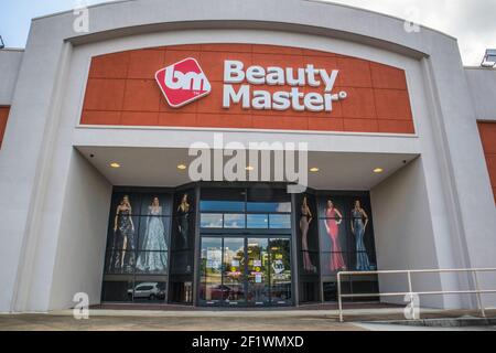 Gwinnett County, GA / USA - 05 25 20: Beauty Master in der Gwinnett Place Mall Nahaufnahme des Eingangs und Schild Stockfoto