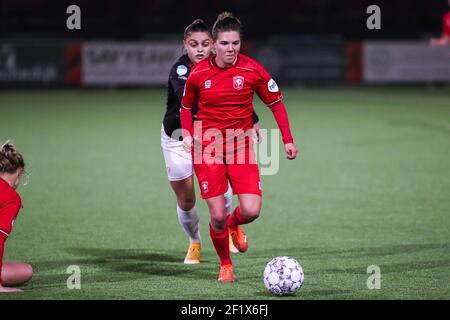 ENSCHEDE, NIEDERLANDE - MÄRZ 9: Rieke Dieckmann vom FC Twente beim Spiel Pure Energie Eredivisie Vrouwen zwischen FC Twente und Excelsior in Spor Stockfoto