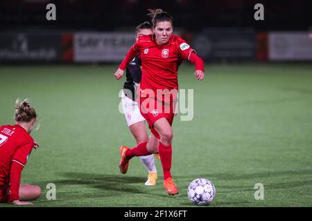 ENSCHEDE, NIEDERLANDE - MÄRZ 9: Rieke Dieckmann vom FC Twente beim Spiel Pure Energie Eredivisie Vrouwen zwischen FC Twente und Excelsior in Spor Stockfoto