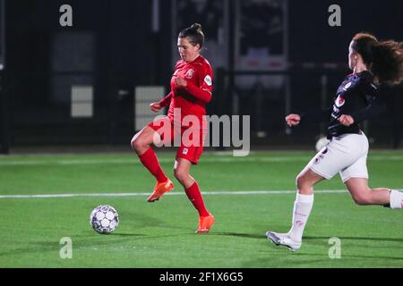 ENSCHEDE, NIEDERLANDE - MÄRZ 9: Rieke Dieckmann vom FC Twente, Stephanie Coelho Aurelio von Excelsior beim Spiel Pure Energie Eredivisie Vrouwen Stockfoto