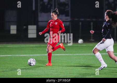 ENSCHEDE, NIEDERLANDE - MÄRZ 9: Rieke Dieckmann vom FC Twente, Stephanie Coelho Aurelio von Excelsior beim Spiel Pure Energie Eredivisie Vrouwen Stockfoto