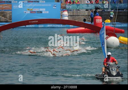 Schwimmen - Fina Weltmeisterschaft 2013 - Barcelona , SPANIEN - Tag 4 - 23/07/2013 - Foto STEPHANE KEMPINAIRE / KMSP / DPPI - Freiwasser - 10 km Frauen - Gesamtansicht - Illustration Stockfoto