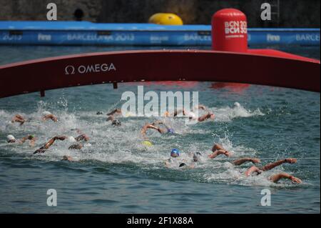 Schwimmen - Fina Weltmeisterschaft 2013 - Barcelona , SPANIEN - Tag 4 - 23/07/2013 - Foto STEPHANE KEMPINAIRE / KMSP / DPPI - Freiwasser - 10 km Frauen - Gesamtansicht - Illustration Stockfoto