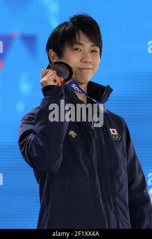 Eiskunstlauf Männer Single Skating Podium auf dem Platz Medaillen während der XXII Olympischen Winterspiele Sotchi 2014, Tag 8, am 15. Februar 2014 in Sotschi, Russland. Foto Pool KMSP / DPPIYuzuu Hanyu aus Japan, Goldmedaille Stockfoto