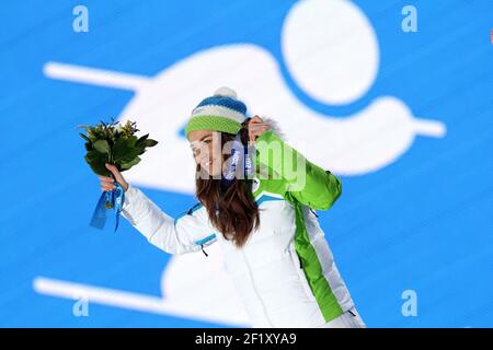 Alpine Ski Damen Riesenslalom Podium, Tina Maze aus Slowenien, Goldmedaille auf dem Platz Medaillen während der XXII Olympischen Winterspiele Sotchi 2014, Tag 12, am 19. Februar 2014 in Sotschi, Russland. Fotopool KMSP / DPPI Stockfoto