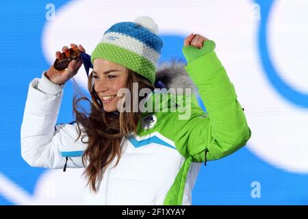 Alpine Ski Damen Riesenslalom Podium, Tina Maze aus Slowenien, Goldmedaille auf dem Platz Medaillen während der XXII Olympischen Winterspiele Sotchi 2014, Tag 12, am 19. Februar 2014 in Sotschi, Russland. Fotopool KMSP / DPPI Stockfoto