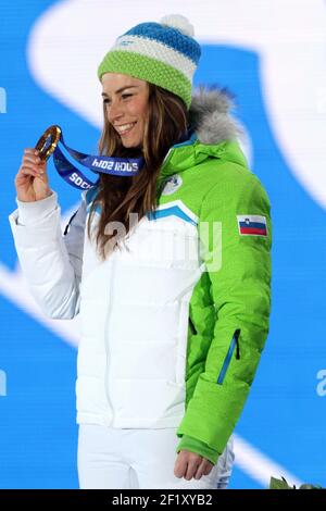 Alpine Ski Damen Riesenslalom Podium, Tina Maze aus Slowenien, Goldmedaille auf dem Platz Medaillen während der XXII Olympischen Winterspiele Sotchi 2014, Tag 12, am 19. Februar 2014 in Sotschi, Russland. Fotopool KMSP / DPPI Stockfoto