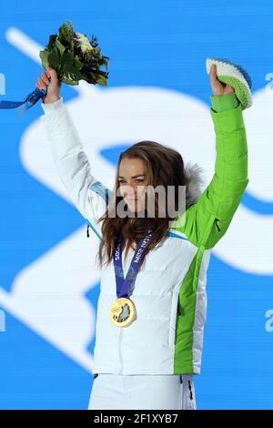 Alpine Ski Damen Riesenslalom Podium, Tina Maze aus Slowenien, Goldmedaille auf dem Platz Medaillen während der XXII Olympischen Winterspiele Sotchi 2014, Tag 12, am 19. Februar 2014 in Sotschi, Russland. Fotopool KMSP / DPPI Stockfoto