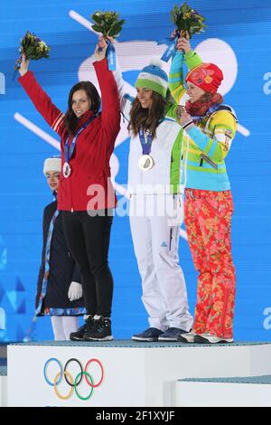 Alpine Ski Damen Riesenslalom Podium, Anna Fenninger aus Österreich, Silbermedaille, Tina Maze aus Slowenien, Goldmedaille und Viktoria Rebensburg aus Deutschland, Bronzemedaille, auf dem Platz Medaillen während der XXII Olympischen Winterspiele Sotchi 2014, Tag 12, am 19. Februar 2014 in Sotschi, Russland. Fotopool KMSP / DPPI Stockfoto
