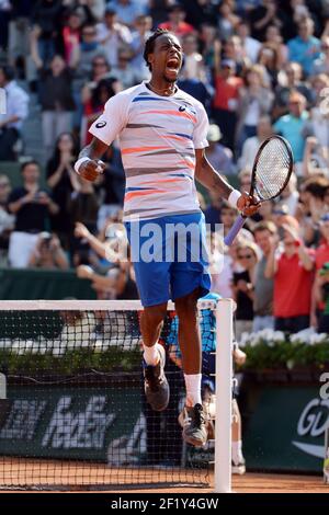 Gael Monfils aus Frankreich reagiert nach seinem Sieg bei den French Tennis Open im Roland Garros Stadion in Paris, Frankreich, am 31. Mai 2014 - Foto Philippe Millereau / KMSP / DPPI Stockfoto
